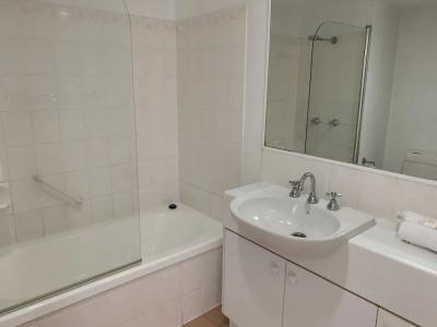 Outrigger Burleigh - 92