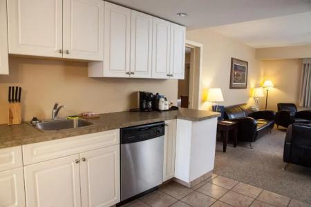 Days Inn & Suites by Wyndham - 29