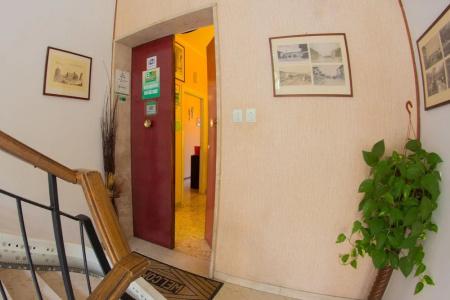 b&b Gate 52 - 12