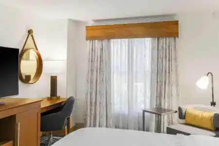 Hampton Inn & Suites Austin-Downtown/Convention Center - 76