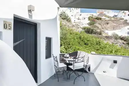 Pearl of Caldera Oia - Boutique by Pearl Collection - 4