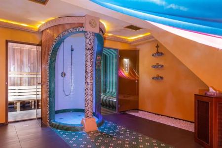 Residence & Club - 24