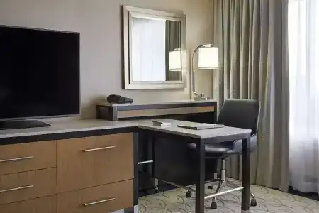 Hilton - 72