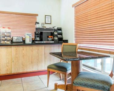 Rodeway Inn - 9