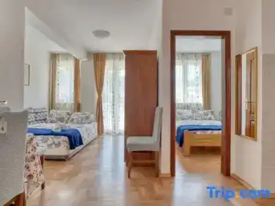 Elena - 272