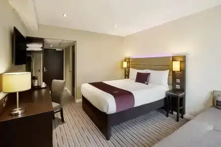 Premier Inn Hendon - The Hyde - 2