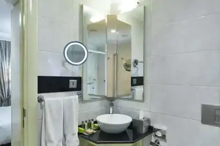 DoubleTree by Hilton Izmir - Alsancak - 29