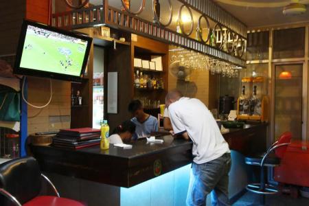 18 Coins Cafe & Hostel - 25