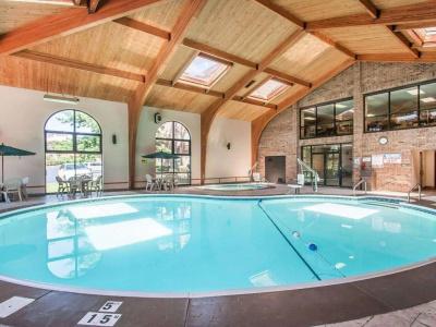 Comfort Inn at Thousand Hills - 14