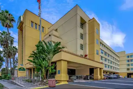 La Quinta by Wyndham Anaheim - 0