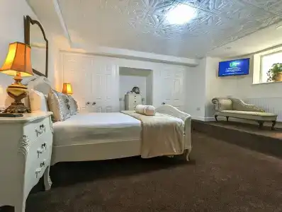 Brookside & Restaurant - 16