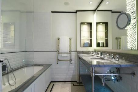 The Waldorf Hilton - 56