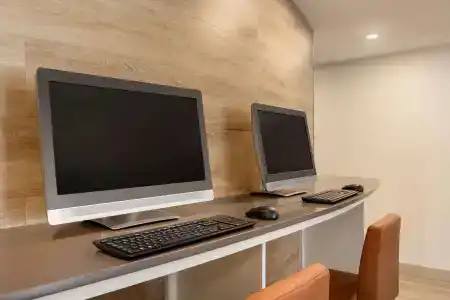 Days Inn by Wyndham Toronto West - 2