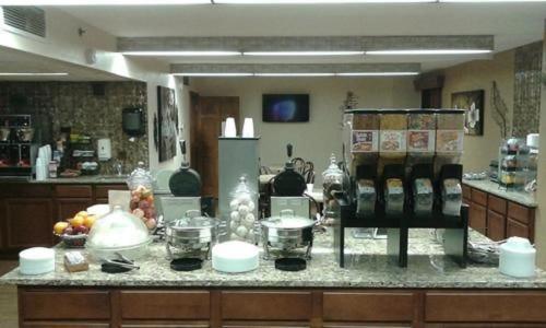 EverSpring Inn & Suites - 10