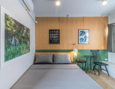 Beige Poshtels + Netflix - 4