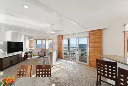 Pacific Terrace - 121