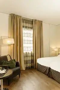 Cosmopolitan - 25
