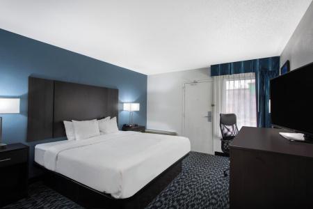 Baymont by Wyndham Charlotte University - 26