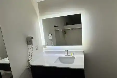 Howard Johnson by Wyndham Phoenix Airport/Downtown Area - 16
