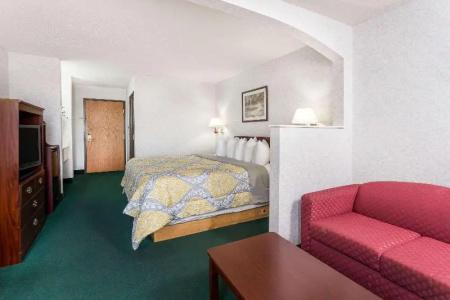 Days Inn by Wyndham Battlefield Rd/Hwy 65 - 26
