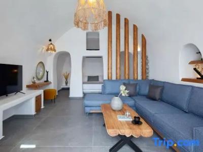 Allure Breeze Suites - 212