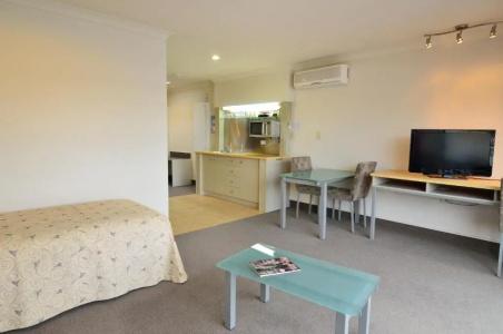 Senator Motor Inn - 30