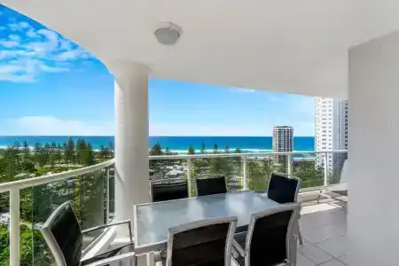 Oscar On Main Beach - 196