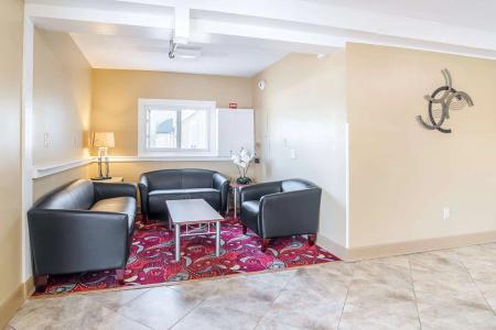 Quality Inn - 10