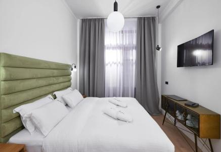 Maroon Bottle Boutique Suites - 24