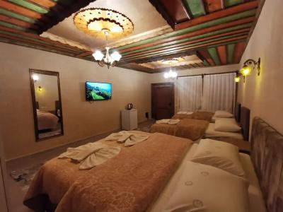 Falcon Cave Suites - 17