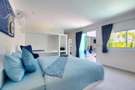 La Perle Luxury Boutique - 30