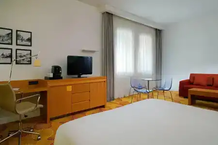 Courtyard by Marriott Budapest City Center - 5