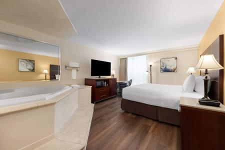Wyndham Riverfront - 31