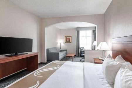 Quality Suites - 18