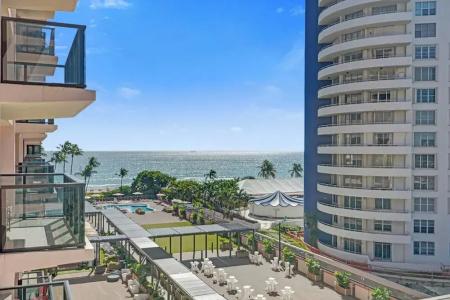 The Alexander All Suites - 585