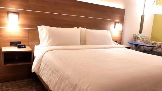 Holiday Inn Express and Suites, an IHG - 89