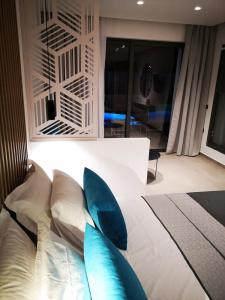 Zoes & Suites - 151