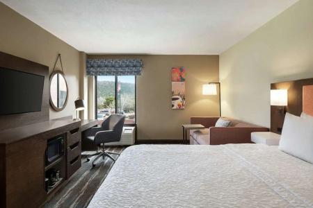 Hampton Inn - 40