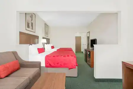 Ramada by Wyndham Denver International Airport - 2