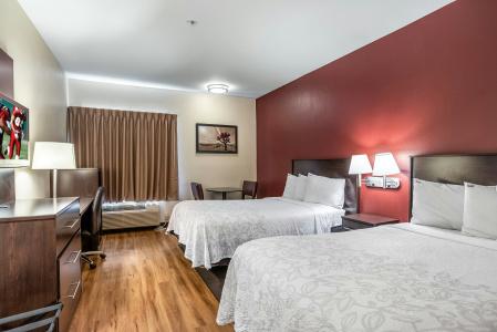 Red Roof Inn Plus + Phoenix West - 26
