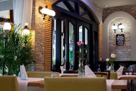 Ambra Boutique & Bistro - 12