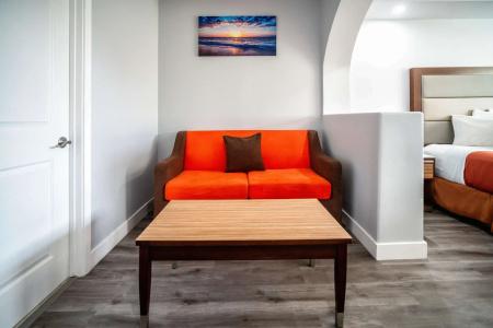Rodeway Inn & Suites - - 69