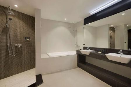 Ramada By Wyndham - 122
