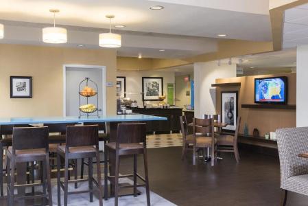 Hampton Inn Northwest - 17
