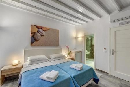 Makis Place - 5