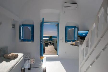 Abyssanto Suites and Spa - 17