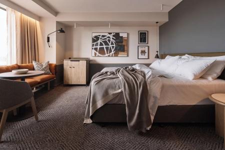 Rydges - 70