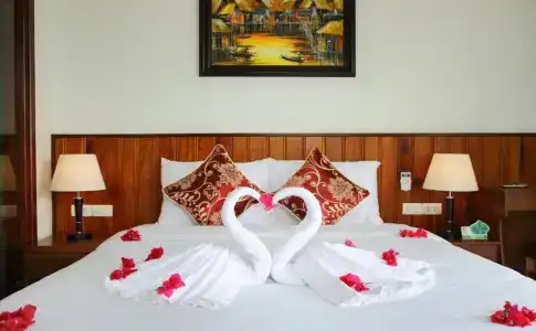 Threeway Riverside Villa - 1