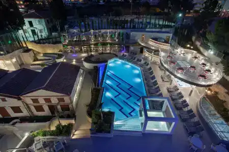DoubleTree by Hilton Kusadasi - 13