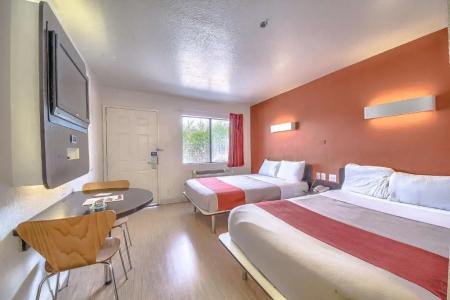 6 San Antonio, Tx Six Flags Fiesta Tx - La Cantera Area - 26